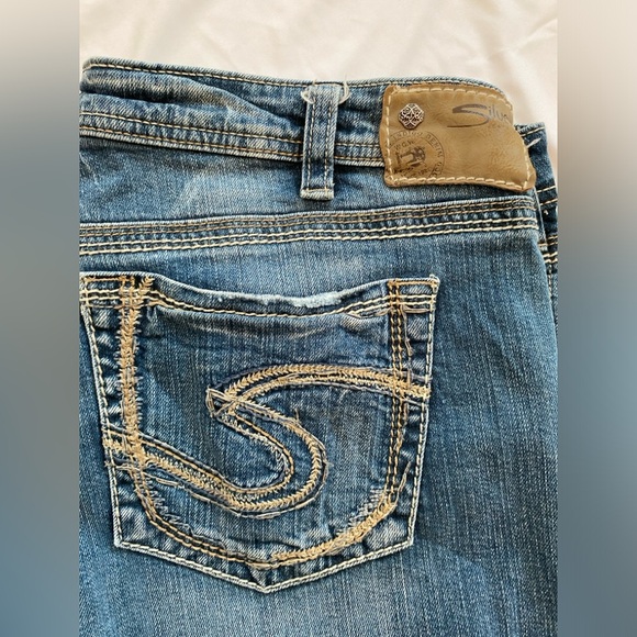 Silver Jean’s Co,Women’s AIKO Mid Baby Boot Cut Denim Jeans,Low-Mid Rise W33/L33 - Picture 4 of 7